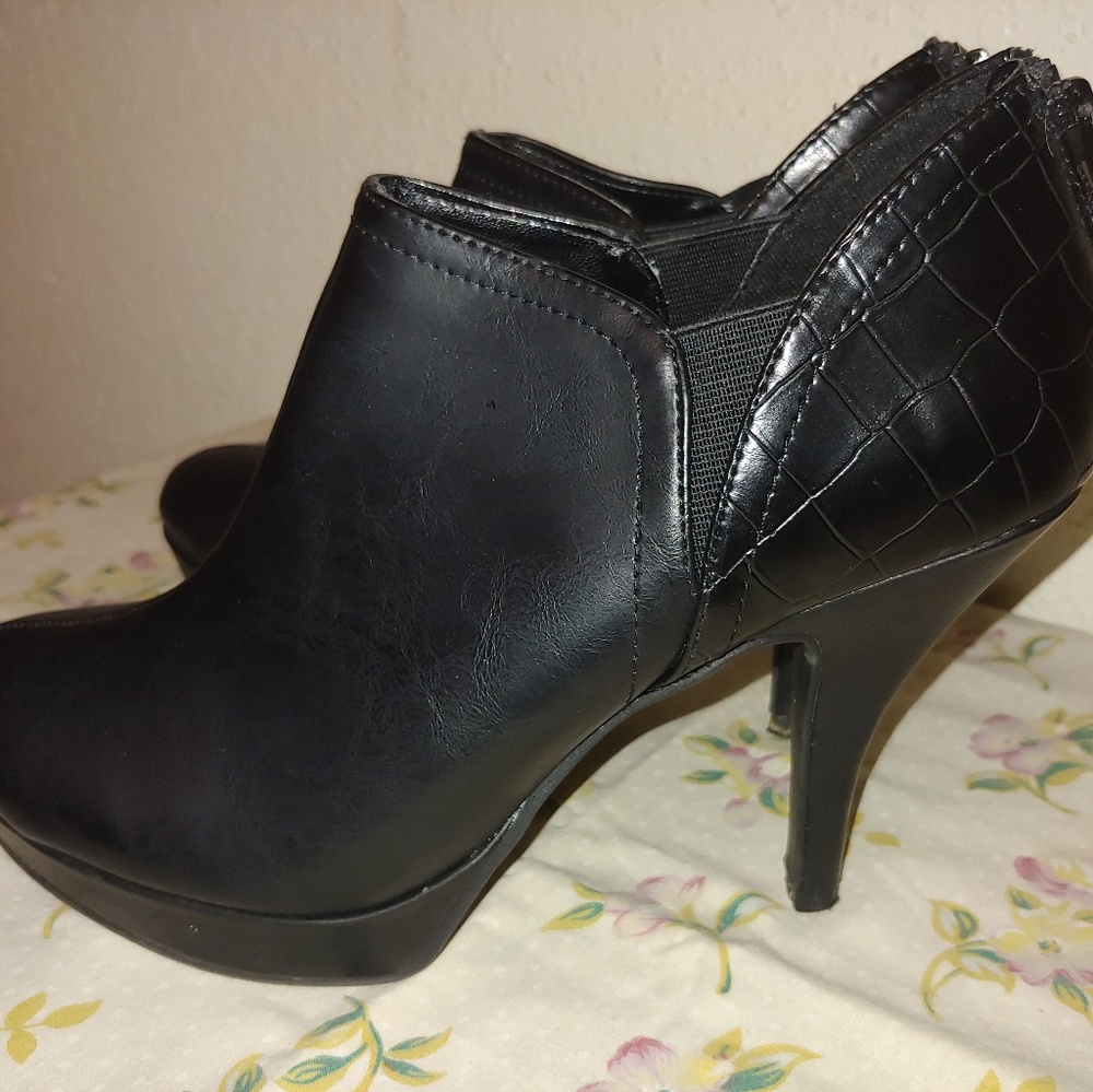 Women's Black Booties